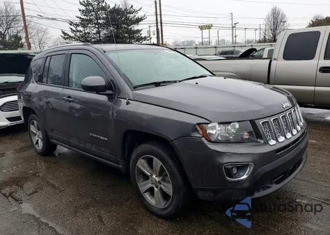2017 Jeep Compass Latitude z USA, uszkodzony, nr VIN 1C4NJCEA5HD102209
